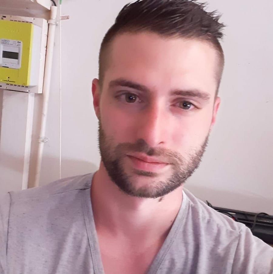 Asael - Cruising gay à Saint-Ghislain Profil de Asael, 44 ans, Cruising gay à Saint-Ghislain (Hainaut)
