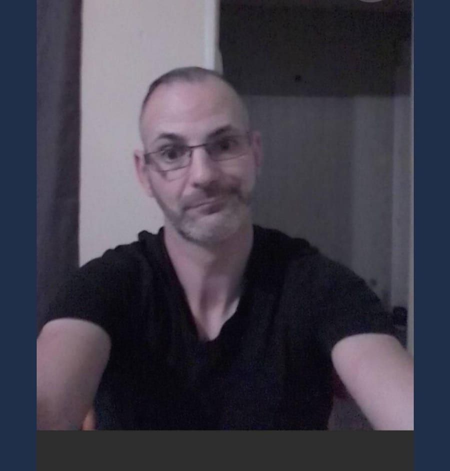 Profil de Justinien, 39 ans, Cruising gay à Andenne (Namur)
