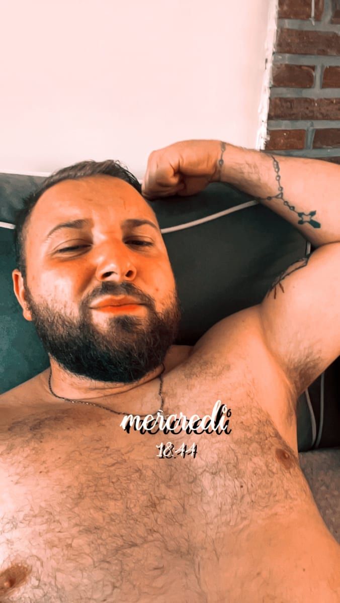 Icare - Cruising gay à Viroinval Profil de Icare, 26 ans, Cruising gay à Viroinval (Namur)