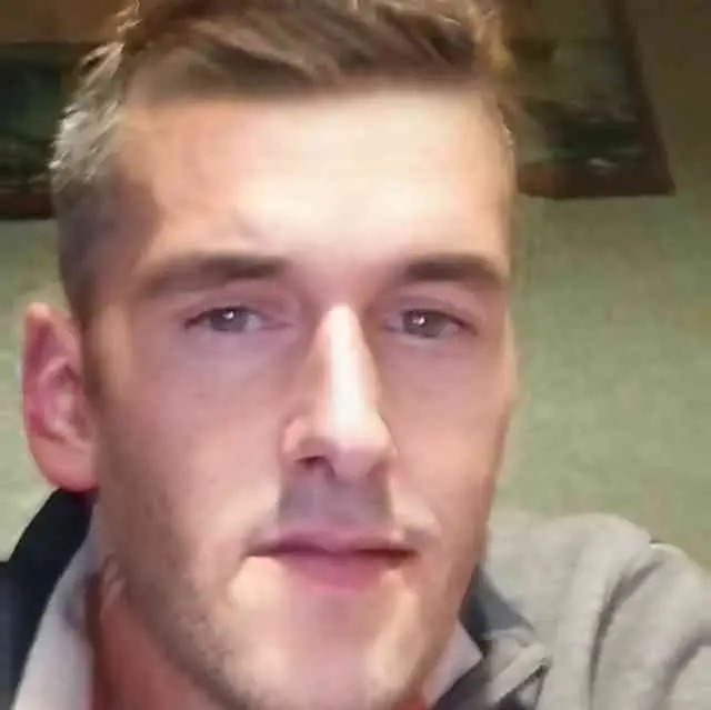 Maximin - Cruising gay à Fontaine-l’Evêque Profil de Maximin, 45 ans, Cruising gay à Fontaine-l’Evêque (Hainaut)
