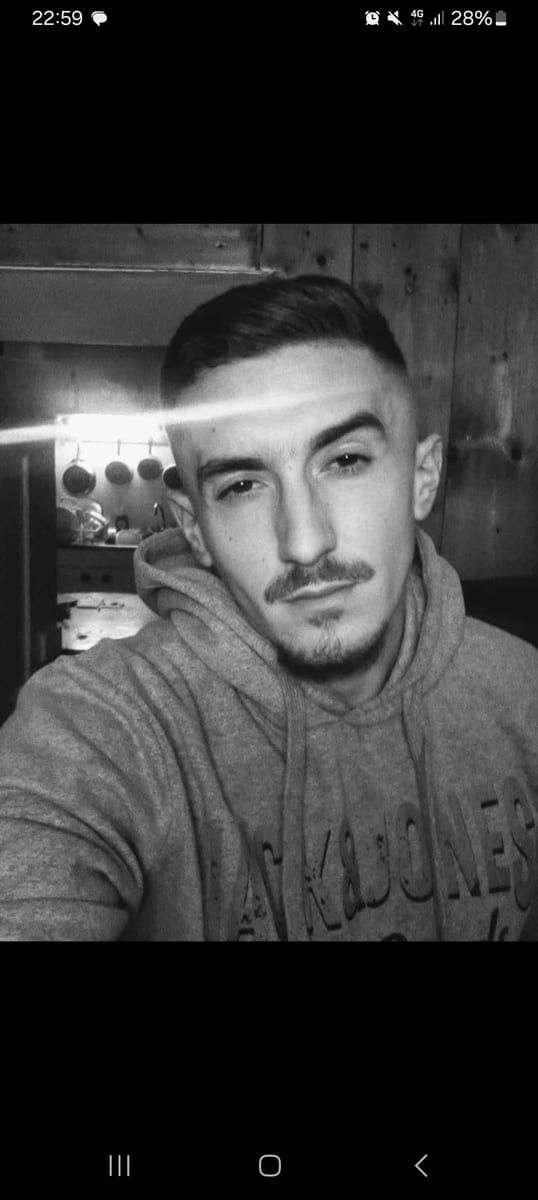 Nhu - Cruising gay à Vresse-sur-Semois Profil de Nhu, 30 ans, Cruising gay à Vresse-sur-Semois (Namur)