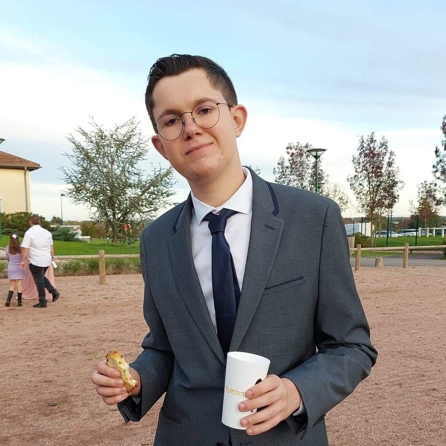Profil de Auxane, 27 ans, Cruising gay à Mouscron (Hainaut)