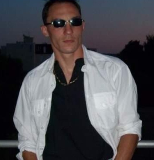 Ulrich - Cruising gay à Amay Profil de Ulrich, 39 ans, Cruising gay à Amay (Liège)