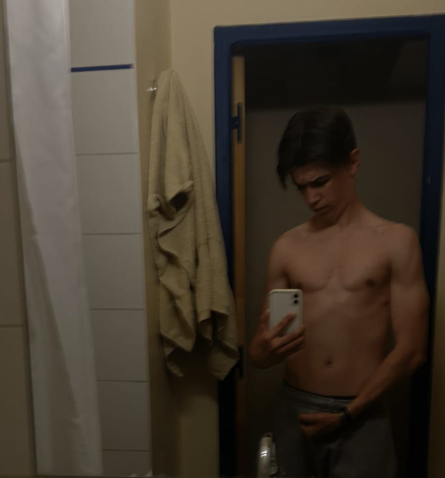 Profil de Evenn, 30 ans, Cruising gay à Viroinval (Namur)