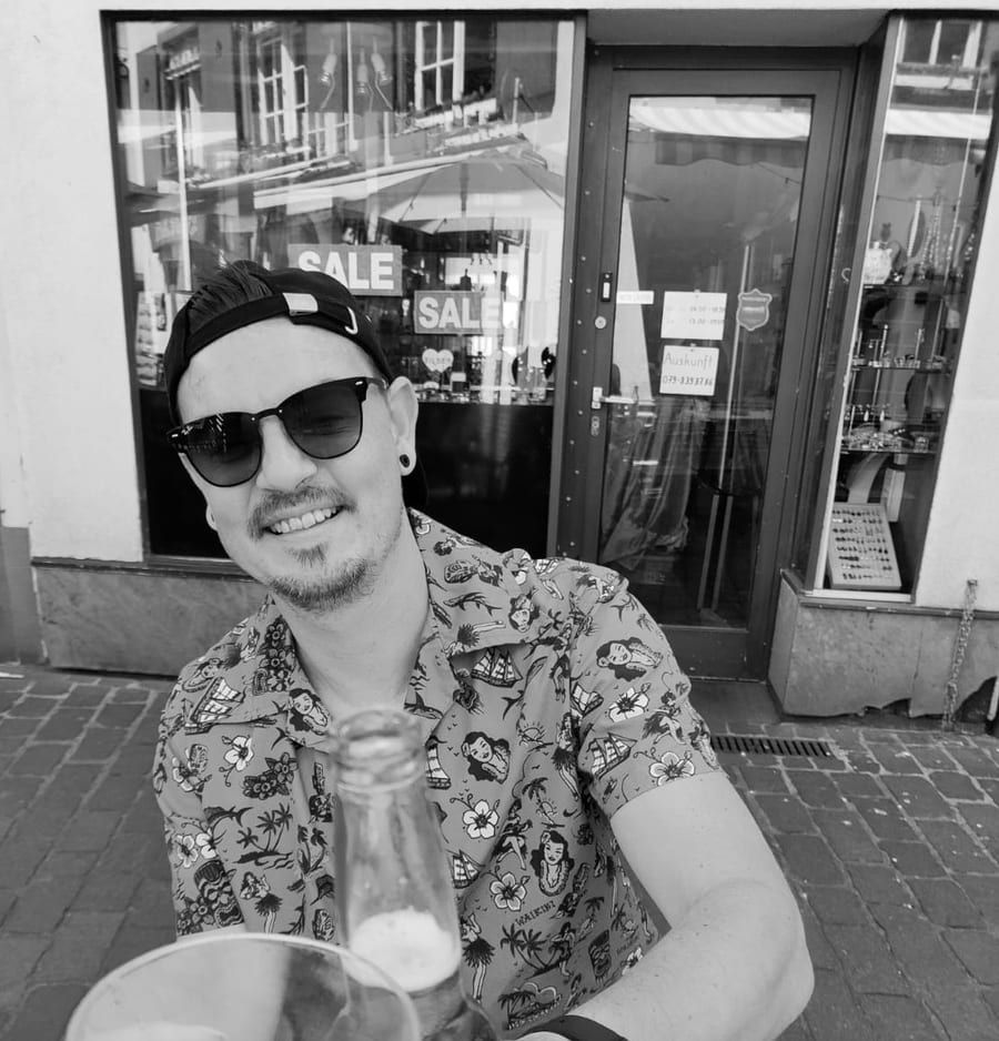 Olwen - Cruising gay à Soignies Profil de Olwen, 28 ans, Cruising gay à Soignies (Hainaut)