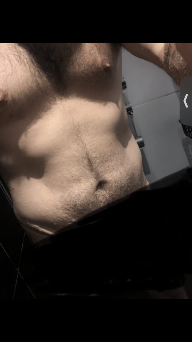 Landry - Cruising gay à Stoumont Profil de Landry, 43 ans, Cruising gay à Stoumont (Liège)