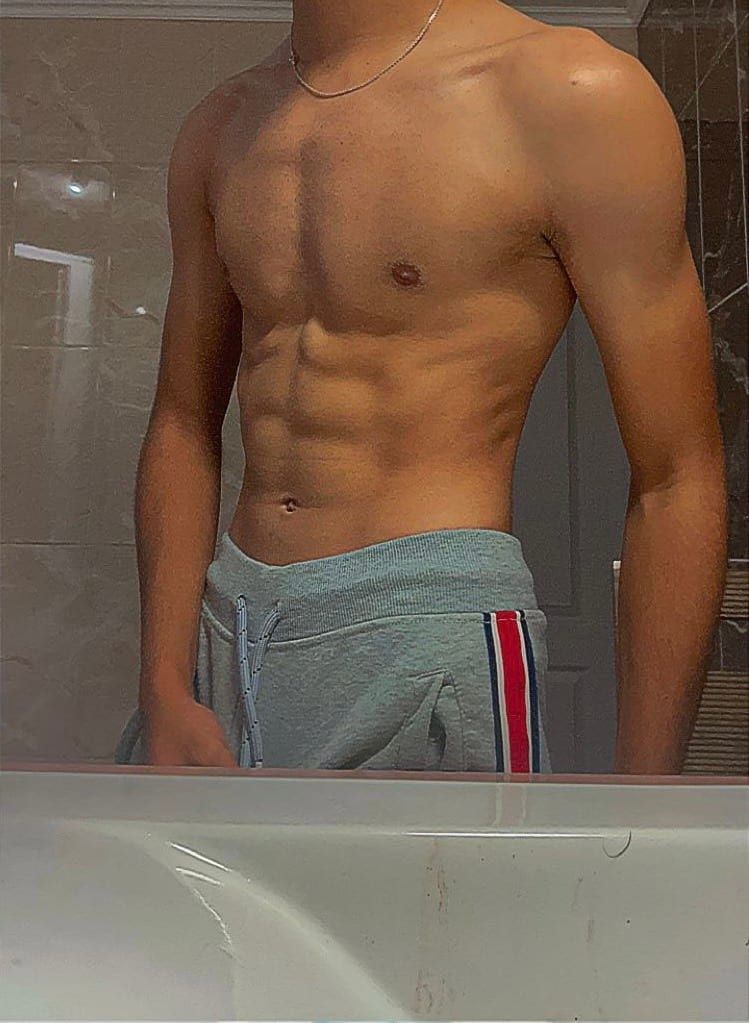 Aarone - Cruising gay à Hamois Profil de Aarone, 24 ans, Cruising gay à Hamois (Namur)