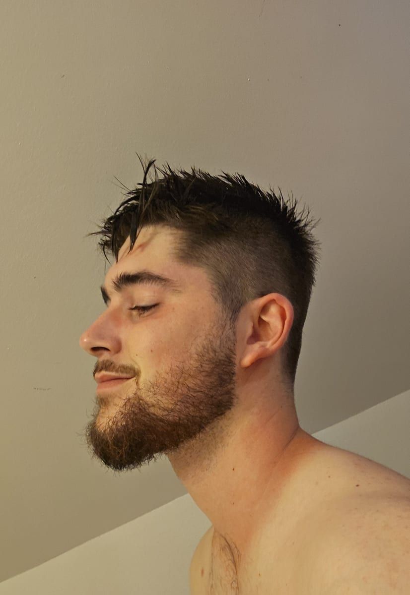 Adelio - Cruising gay à Fontaine-l’Evêque Profil de Adelio, 23 ans, Cruising gay à Fontaine-l’Evêque (Hainaut)