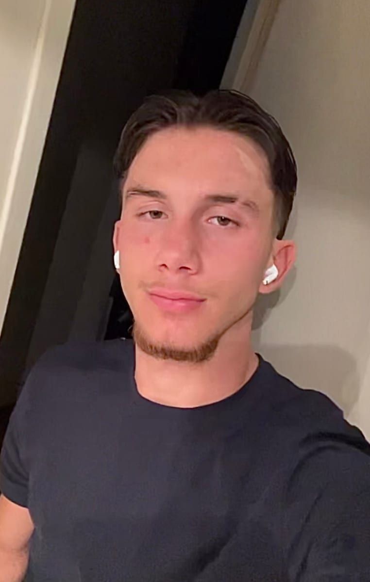 Merwen - Cruising gay à Court-Saint-Etienne Profil de Merwen, 28 ans, Cruising gay à Court-Saint-Etienne (Brabant wallon)