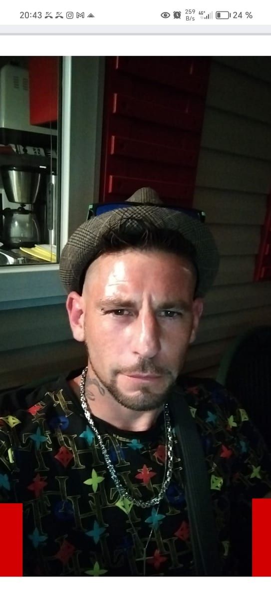 Christian - Cruising gay à Vaux-sur-Sûre Profil de Christian, 39 ans, Cruising gay à Vaux-sur-Sûre (Luxembourg)