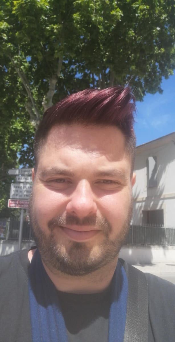 Adeodat - Cruising gay à Stoumont Profil de Adeodat, 36 ans, Cruising gay à Stoumont (Liège)