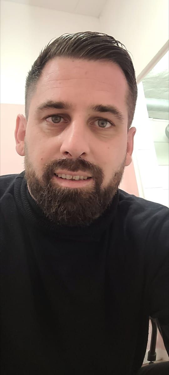 Profil de Sante, 31 ans, Cruising gay à Honnelles (Hainaut)