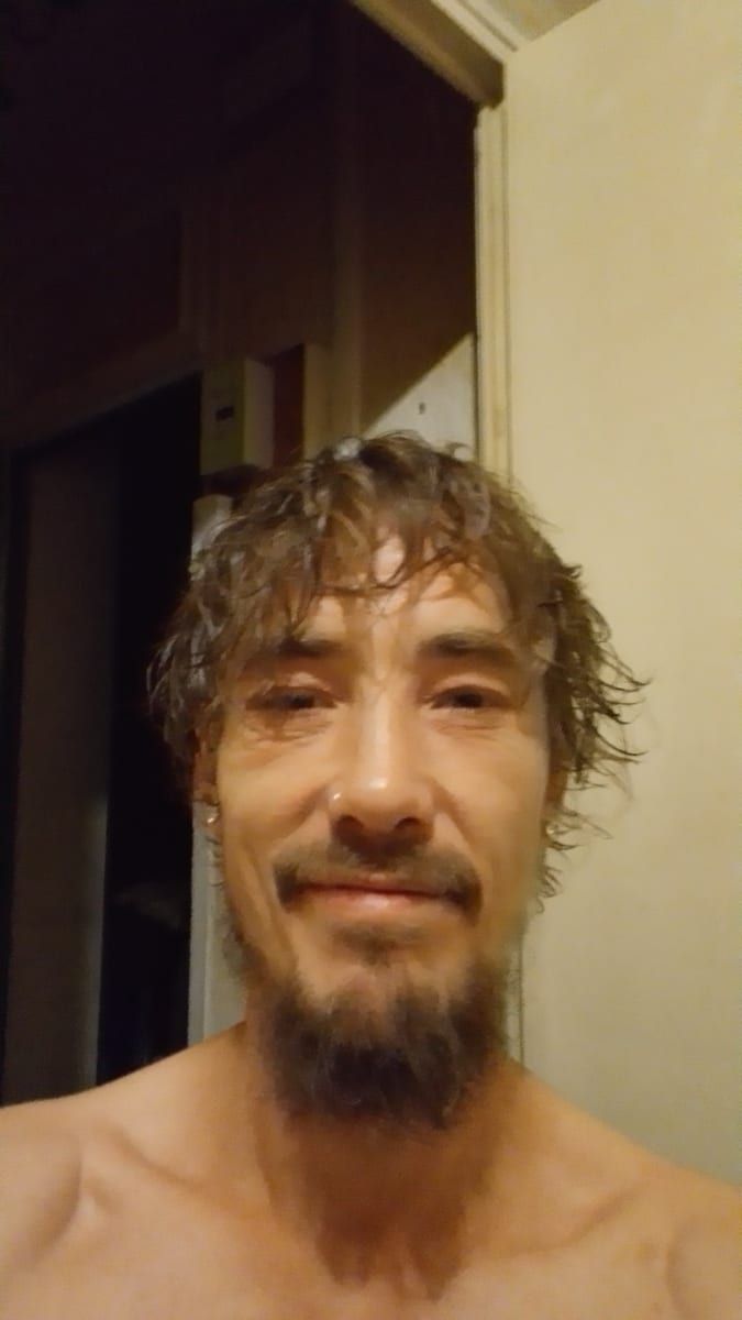Dante - Cruising gay à Somme-Leuze Profil de Dante, 34 ans, Cruising gay à Somme-Leuze (Namur)