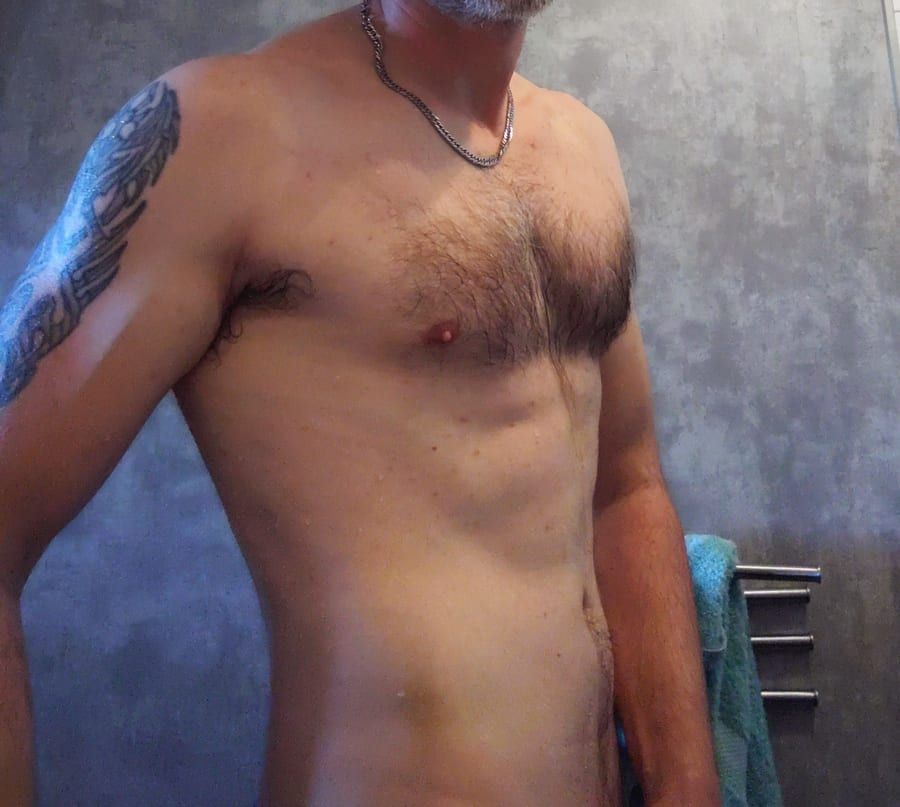 Profil de Keyan, 35 ans, Cruising gay à Houyet (Namur)