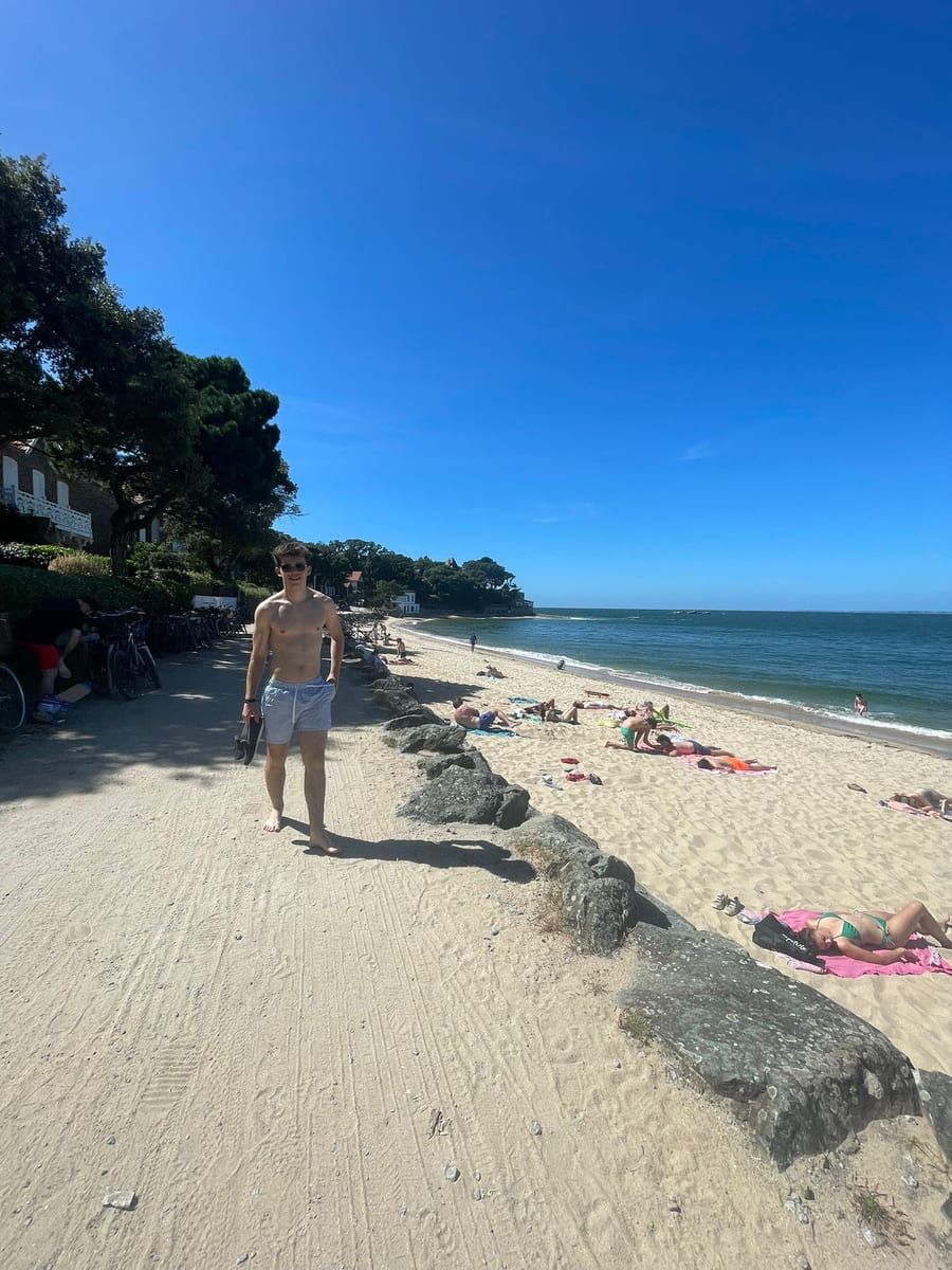 Stanislas - Cruising gay à Les Bons Villers Profil de Stanislas, 31 ans, Cruising gay à Les Bons Villers (Hainaut)