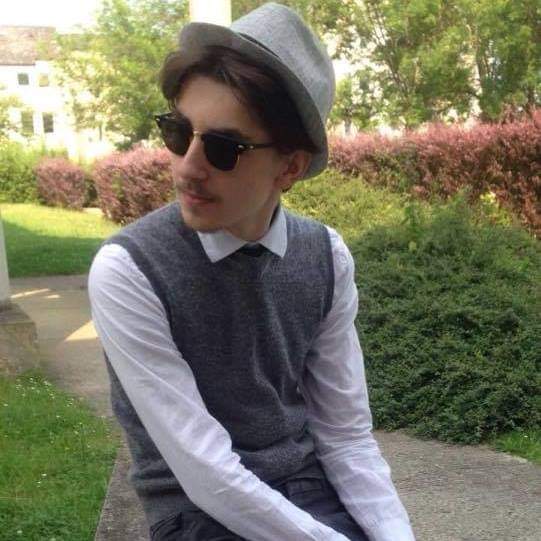 Similien - Cruising gay à Stoumont Profil de Similien, 22 ans, Cruising gay à Stoumont (Liège)