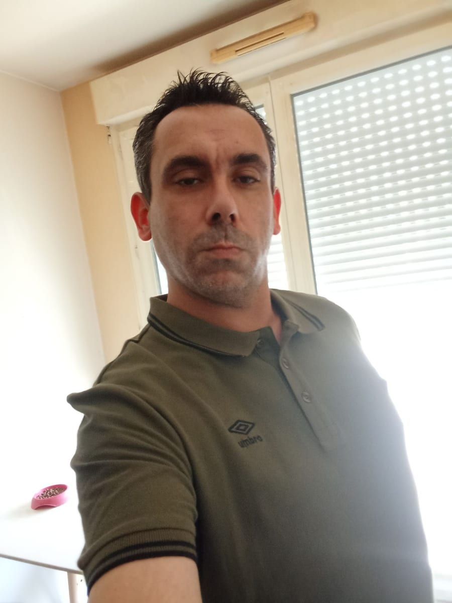 Profil de Aarone, 36 ans, Cruising gay à Blegny (Liège)