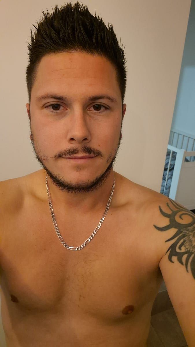 Gaylord - Cruising gay à Cerfontaine Profil de Gaylord, 28 ans, Cruising gay à Cerfontaine (Namur)