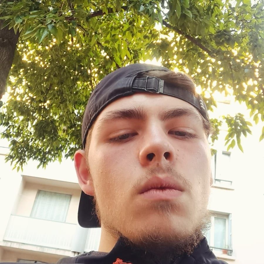 Ouail - Cruising gay à Estinnes Profil de Ouail, 28 ans, Cruising gay à Estinnes (Hainaut)